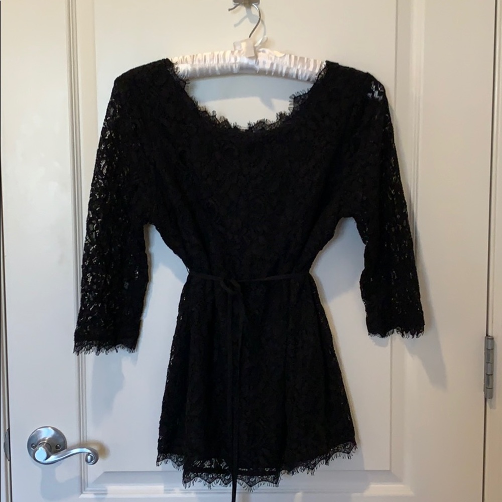 Lace detail maternity top